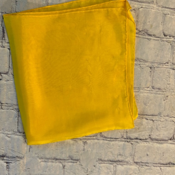 LOT OF (3) VINTAGE SMALL SQUARE SILK HAND ROLLED JAPAN SCARVES - Picture 3 of 12